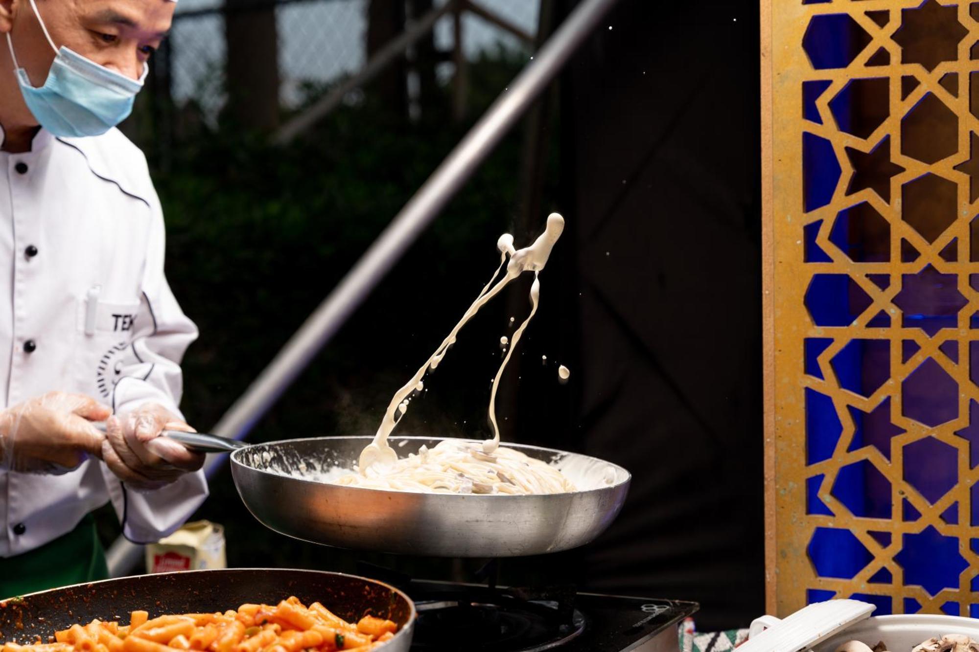 Sheraton Dammam Hotel & Convention Centre Exterior photo A chef tossing rice in a wok