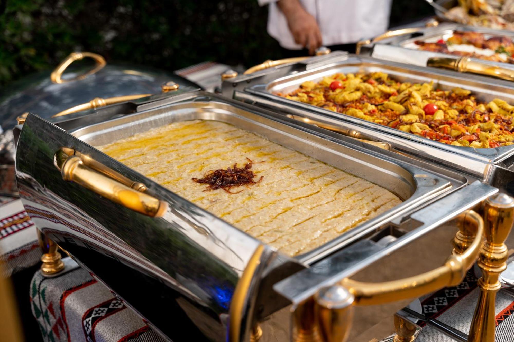 Sheraton Dammam Hotel & Convention Centre Exterior photo Hummus