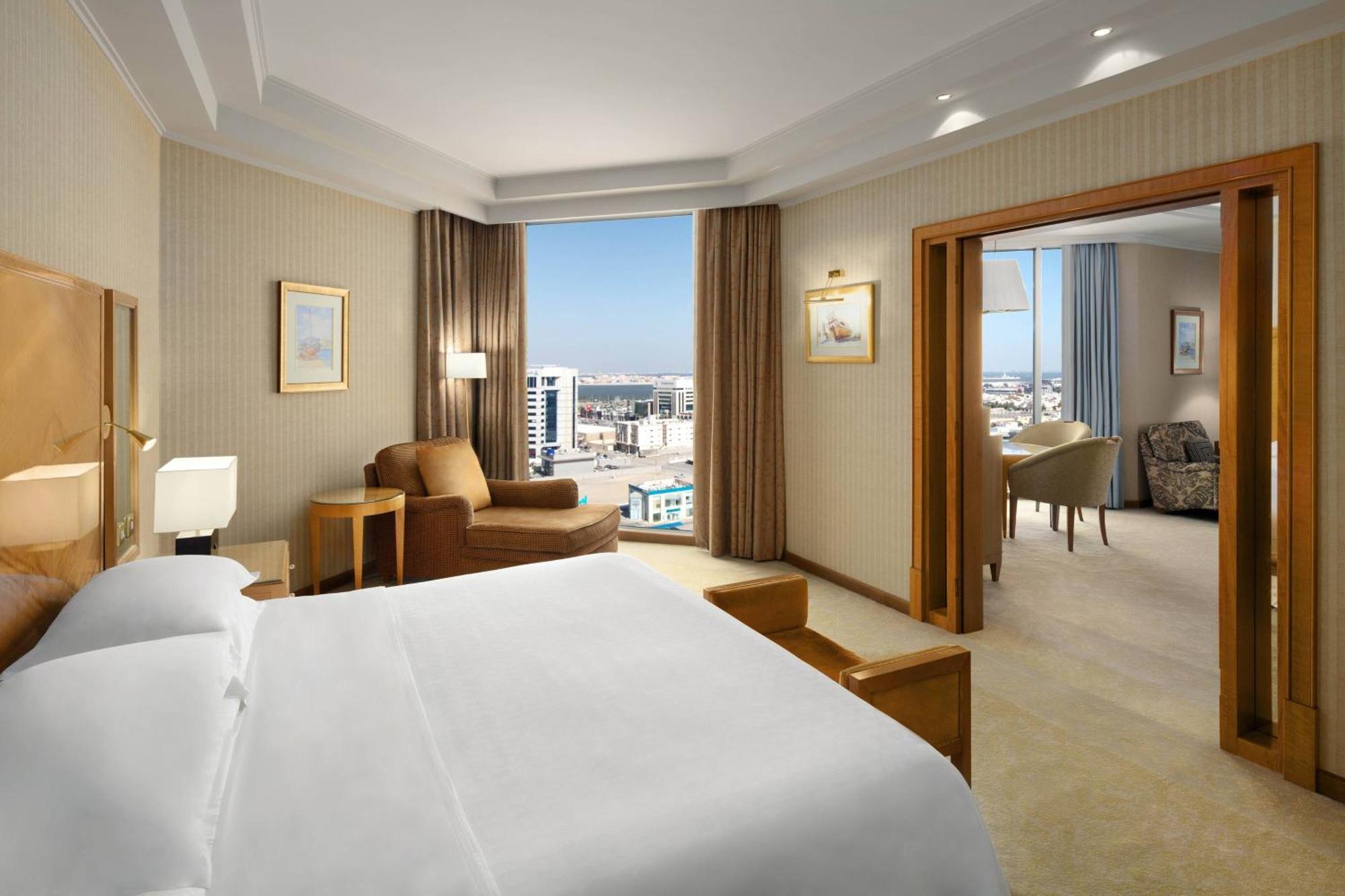 Sheraton Dammam Hotel & Convention Centre Exterior photo Suite