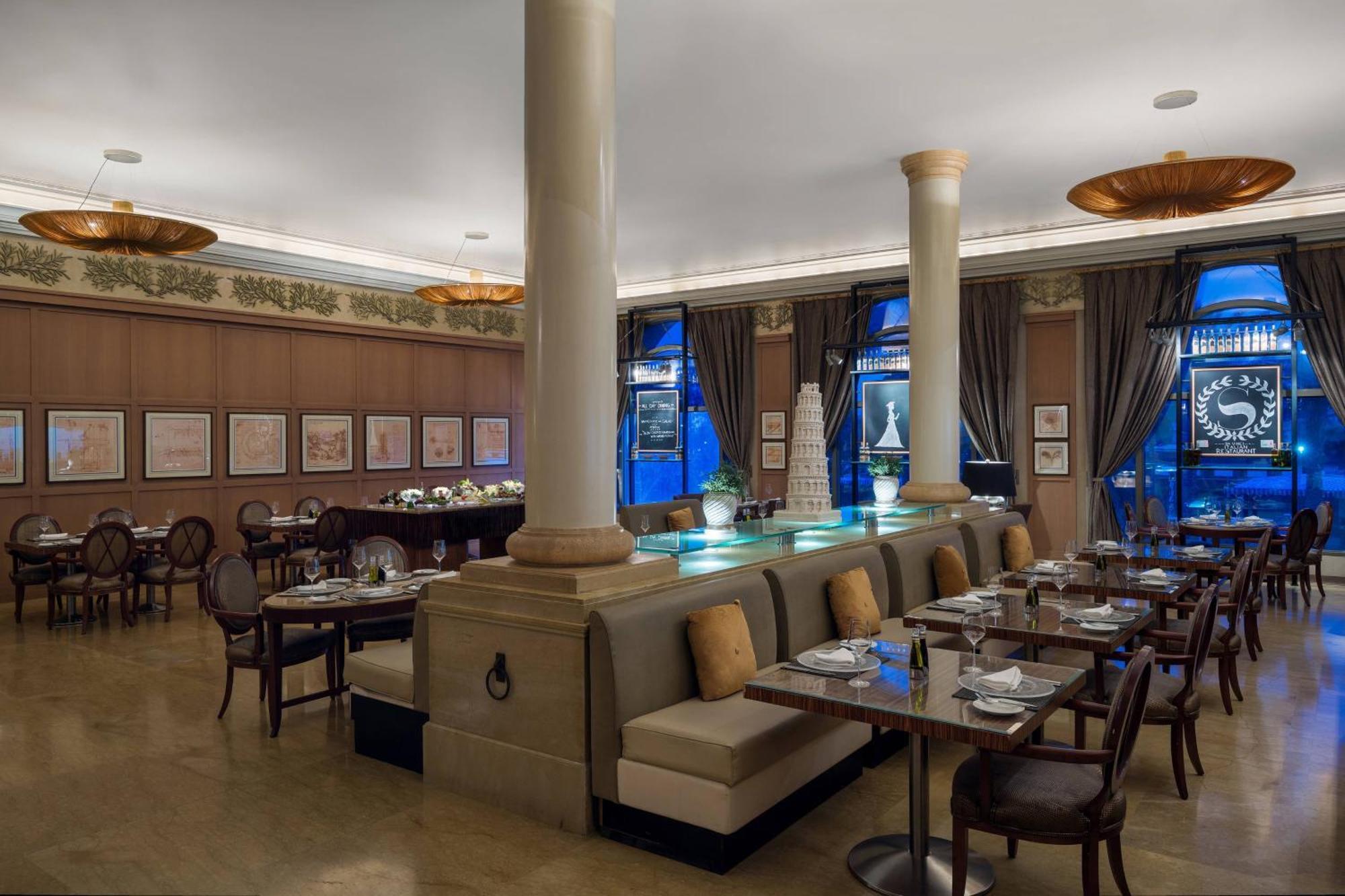 Sheraton Dammam Hotel & Convention Centre Exterior photo The interior of the restaurant