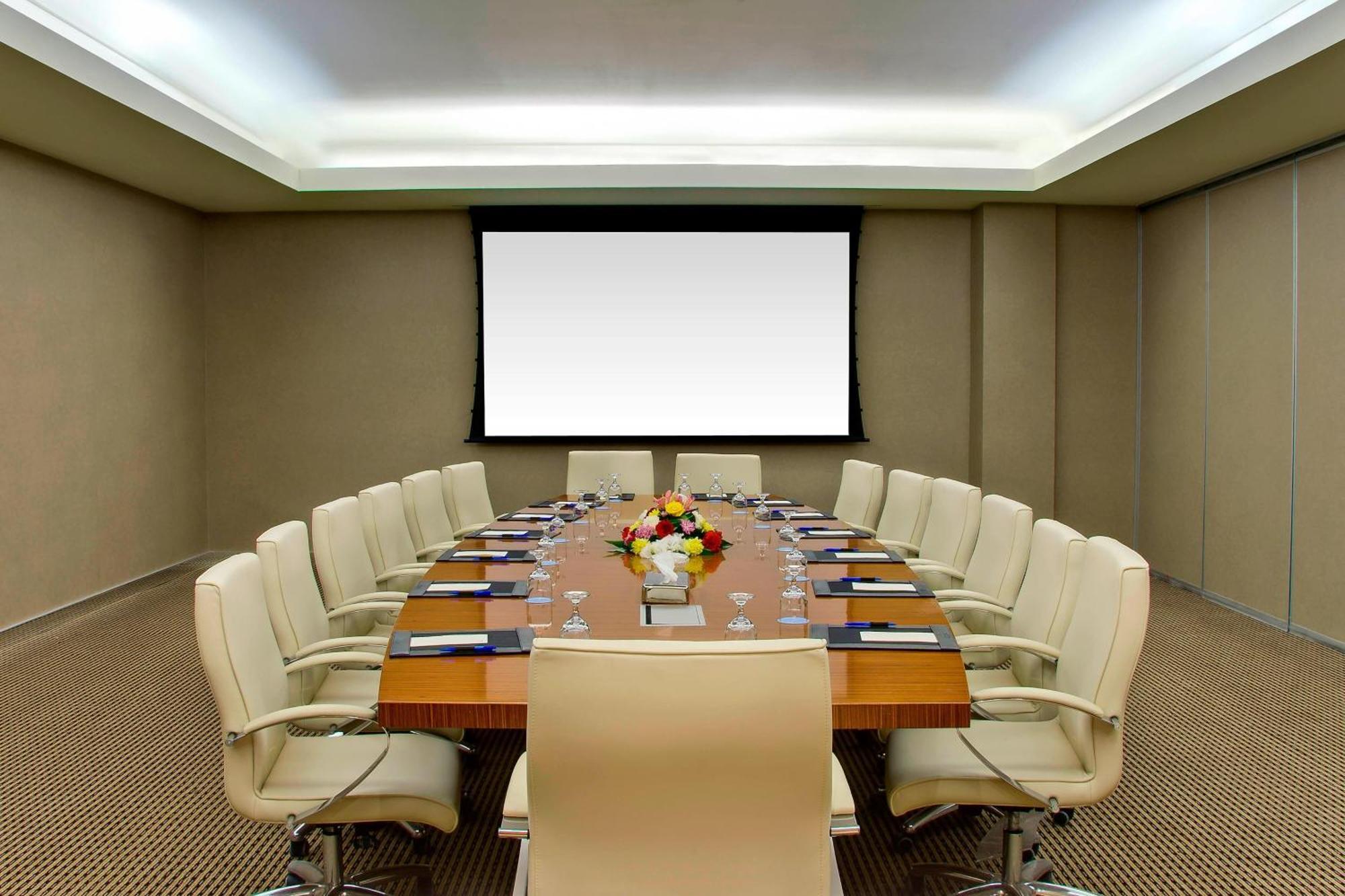 Sheraton Dammam Hotel & Convention Centre Exterior photo A boardroom