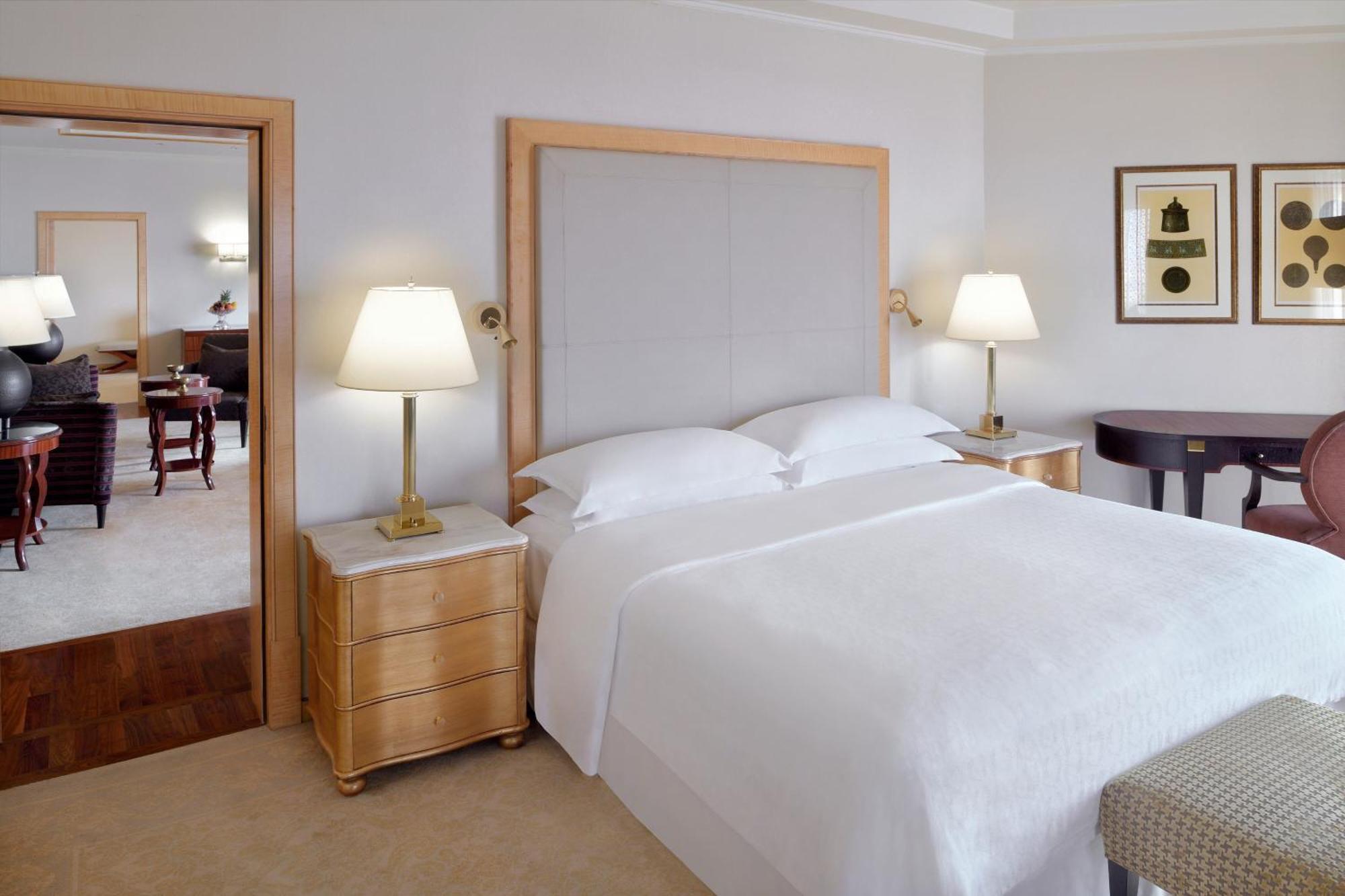 Sheraton Dammam Hotel & Convention Centre Exterior photo A bedroom at the Four Seasons Hotel