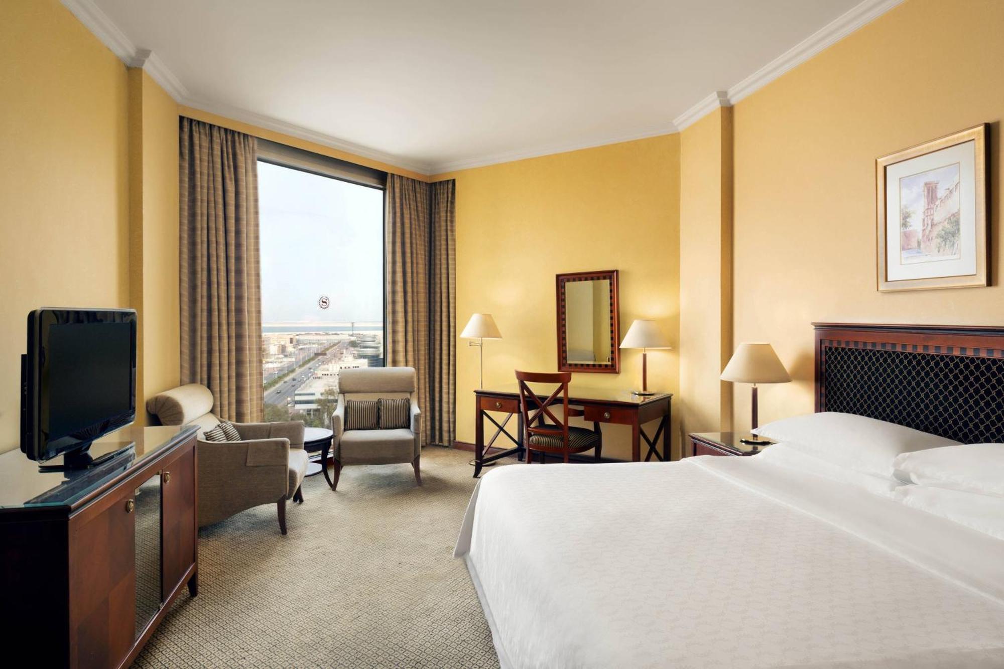 Sheraton Dammam Hotel & Convention Centre Exterior photo A guest room at the Hilton Athens