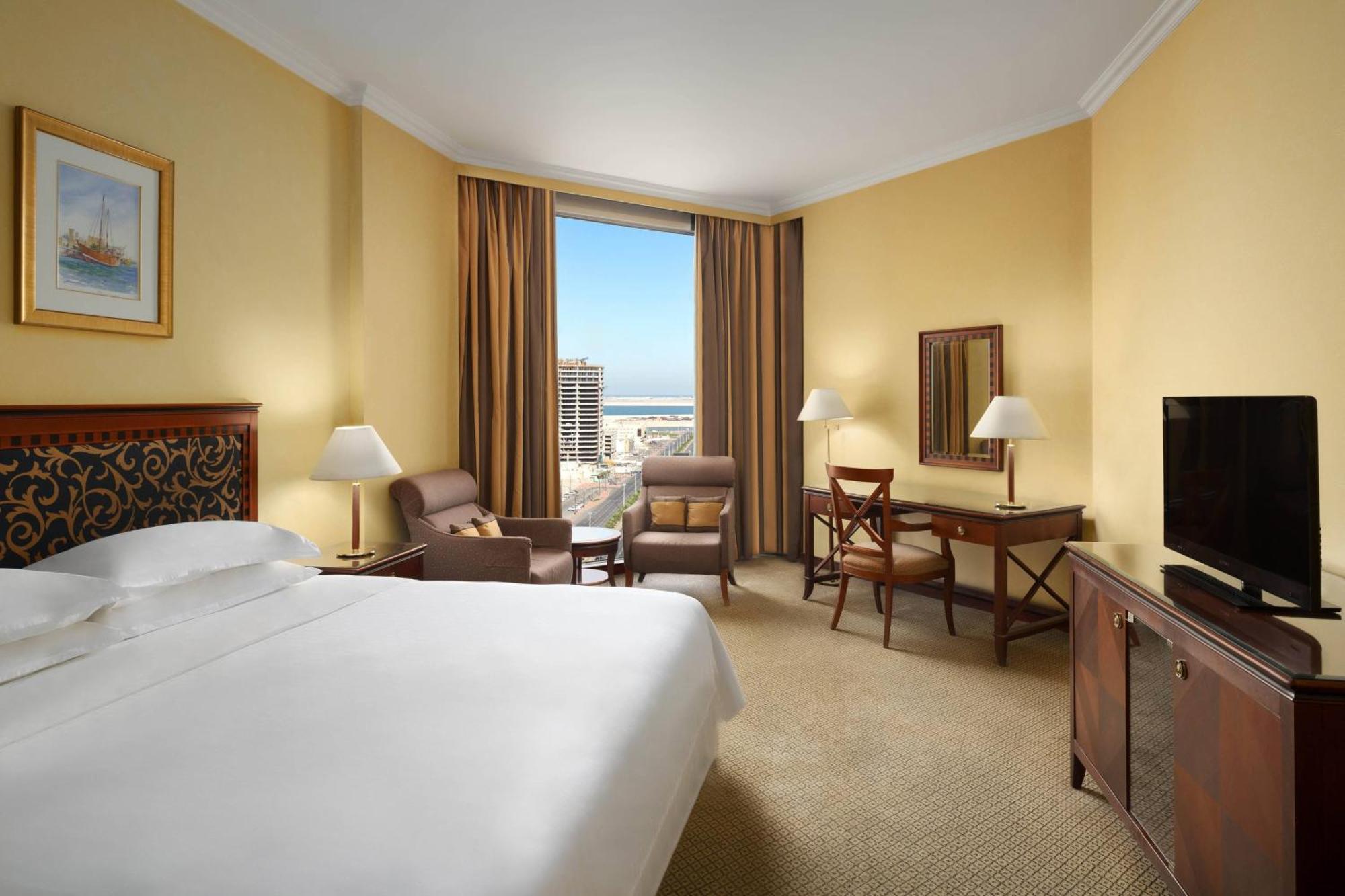 Sheraton Dammam Hotel & Convention Centre Exterior photo A guest room at the Hilton Alexandria