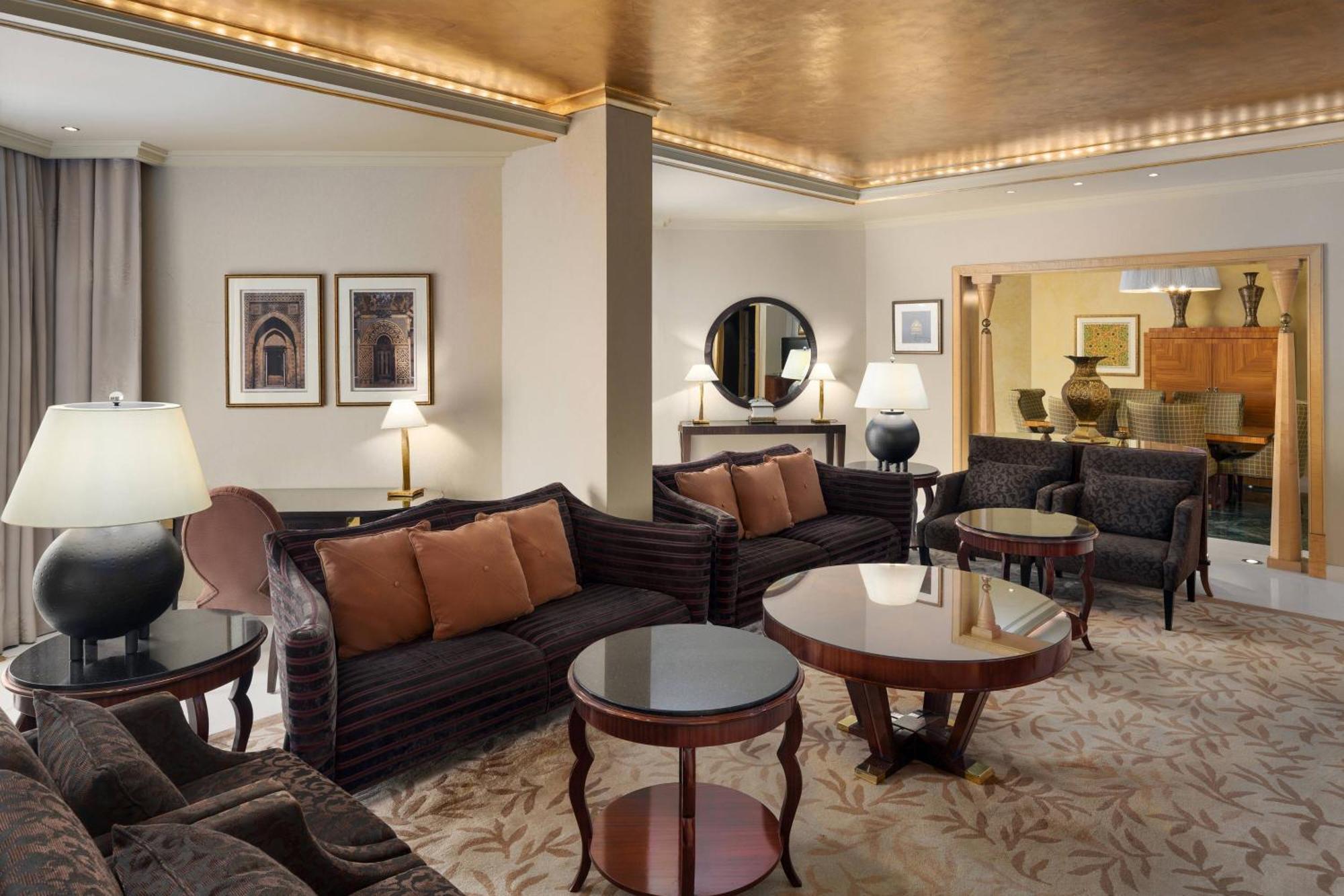 Sheraton Dammam Hotel & Convention Centre Exterior photo The Drawing Room