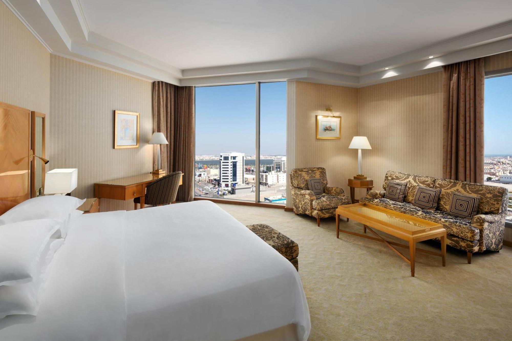 Sheraton Dammam Hotel & Convention Centre Exterior photo A guest room at the Jumeirah Atlantis