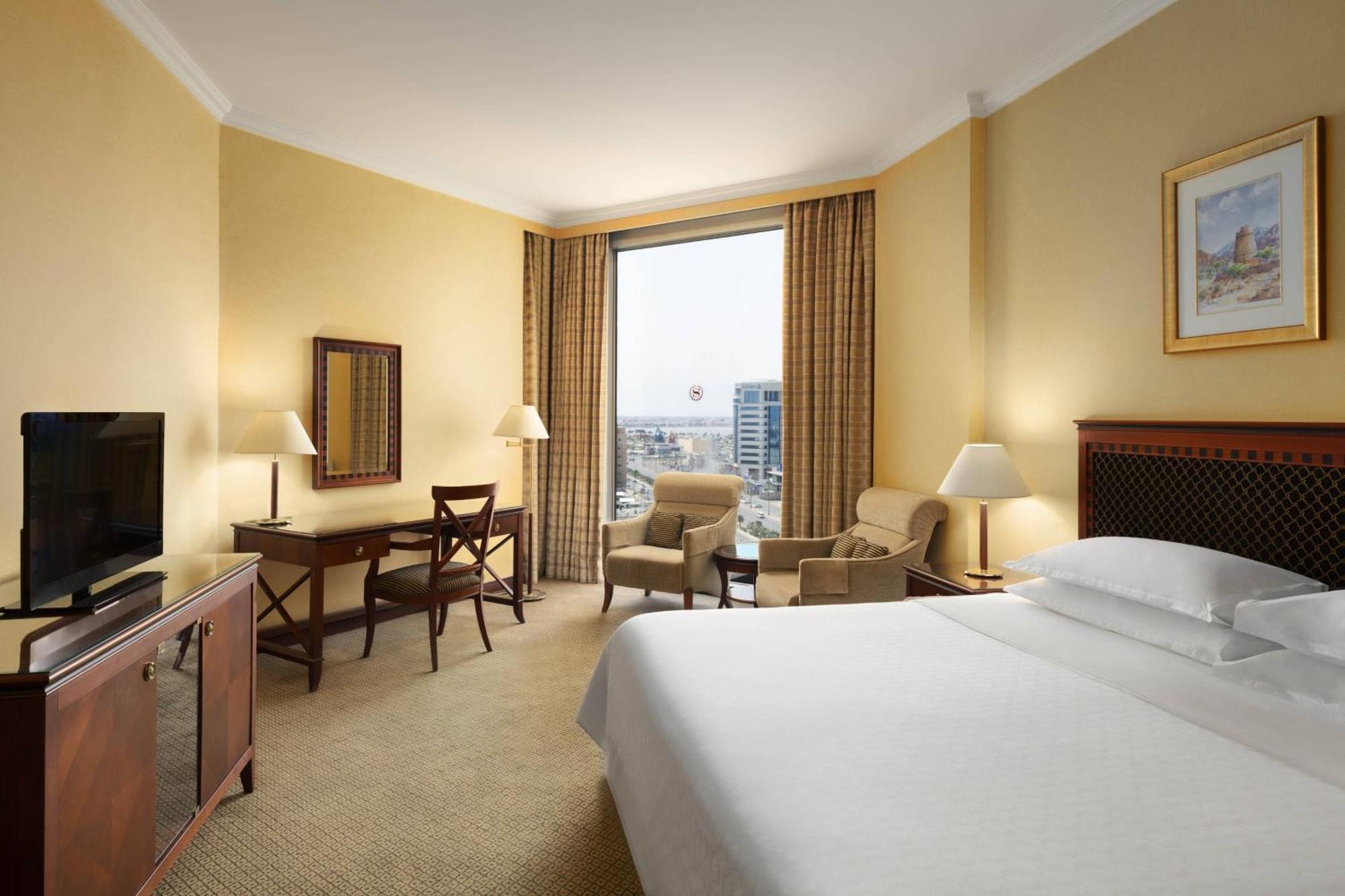 Sheraton Dammam Hotel & Convention Centre Exterior photo A guest room at the hotel