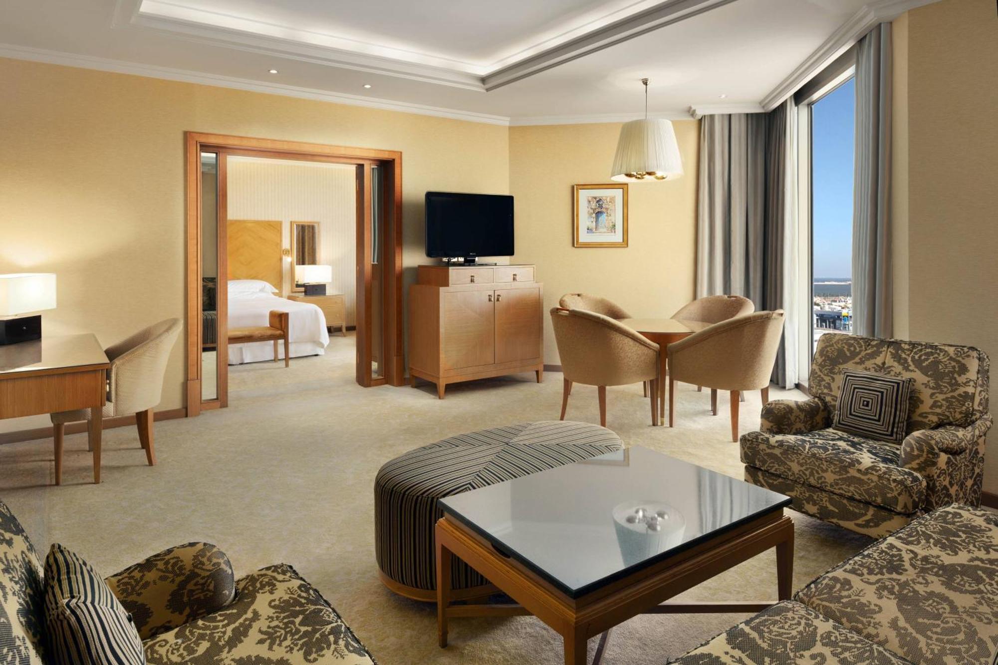 Sheraton Dammam Hotel & Convention Centre Exterior photo Suite