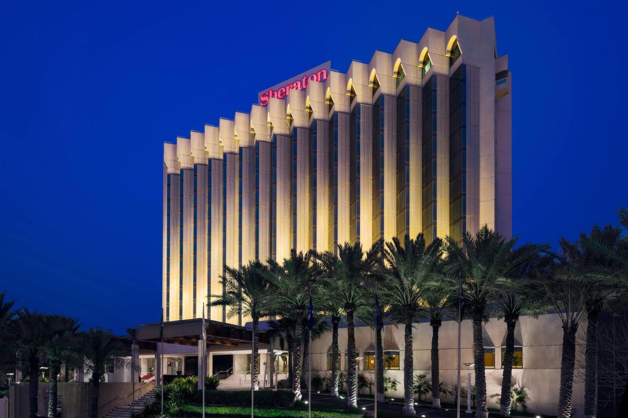 Sheraton Dammam Hotel & Convention Centre Exterior photo The Sheraton Riyadh Hotel and Towers