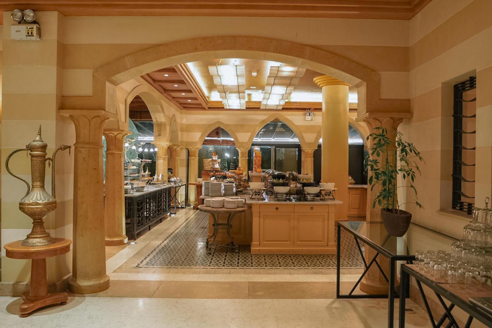Sheraton Dammam Hotel & Convention Centre Exterior photo