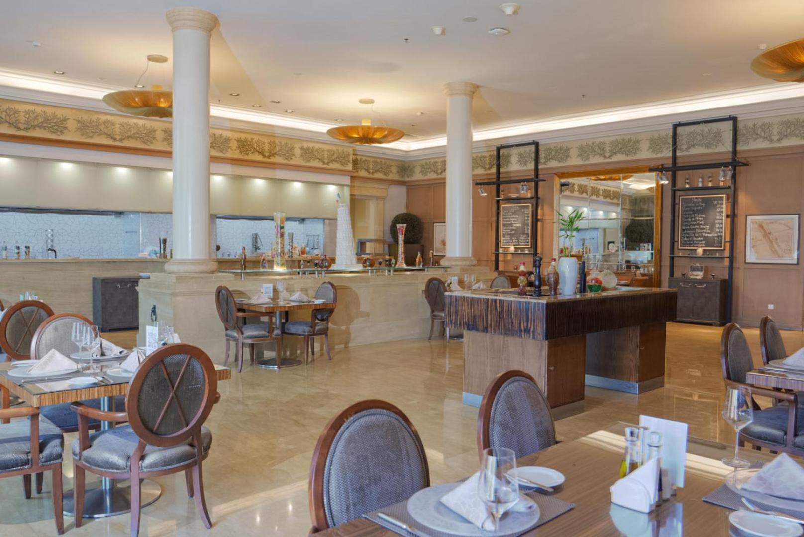Sheraton Dammam Hotel & Convention Centre Exterior photo
