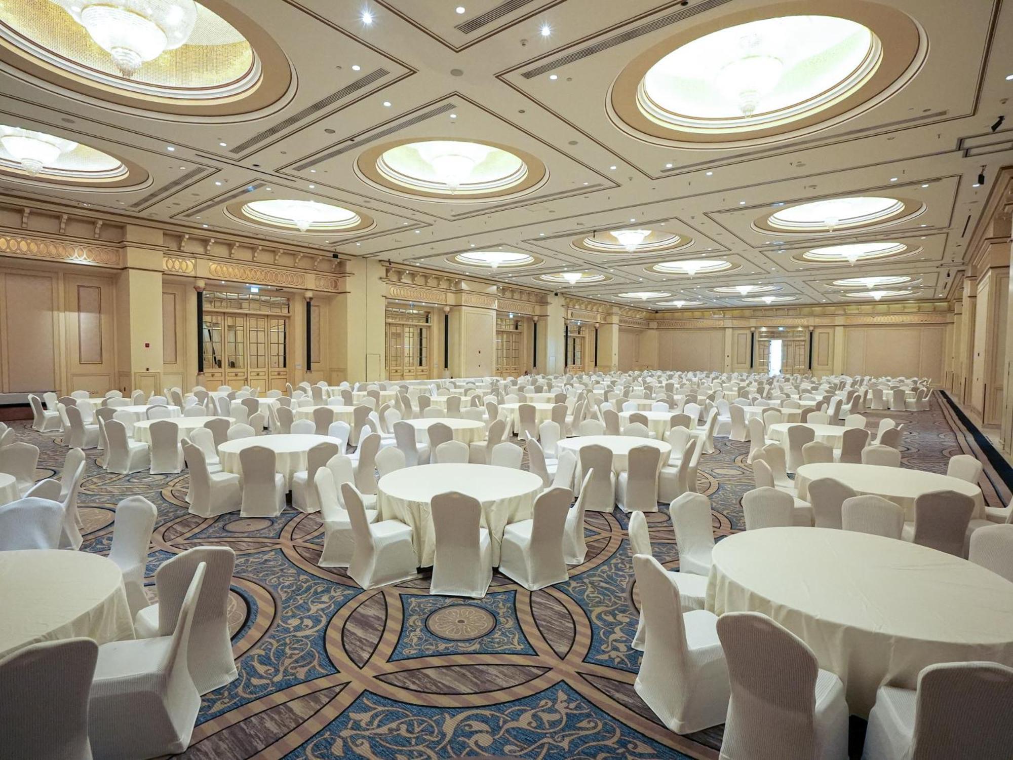 Sheraton Dammam Hotel & Convention Centre Exterior photo