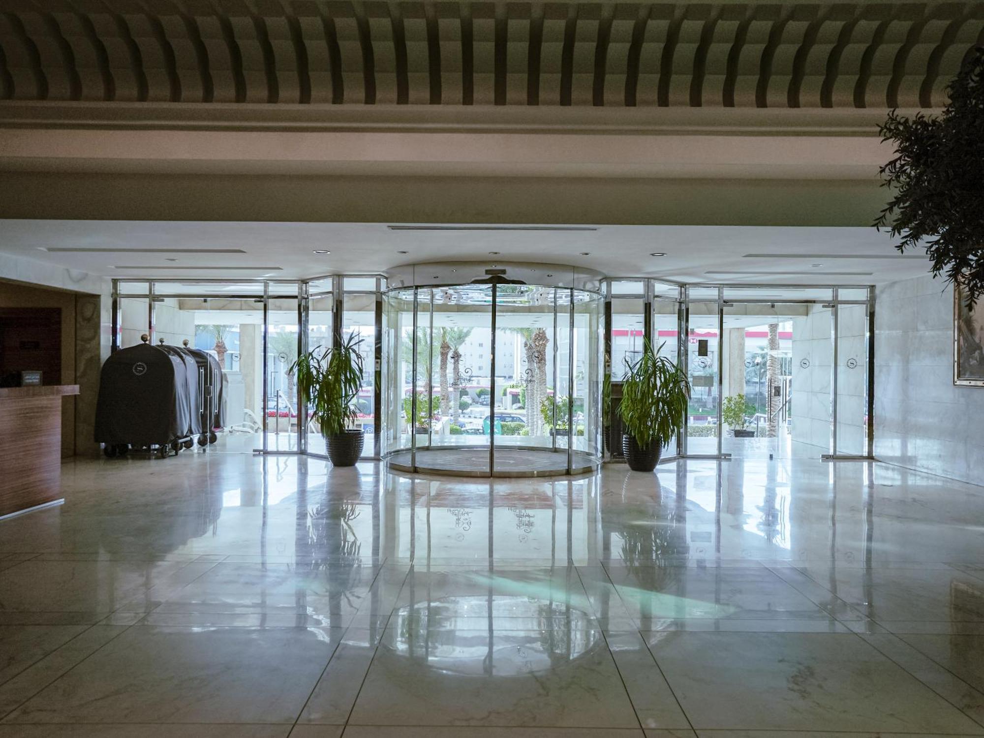 Sheraton Dammam Hotel & Convention Centre Exterior photo
